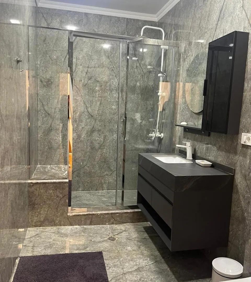 Vip Modern & Luxe Central Apartment Baky